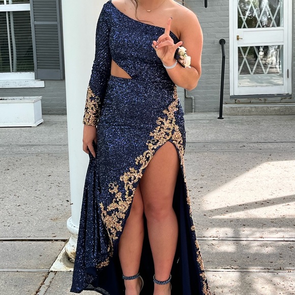 Beautiful Navy and Rose gold prom dress. Only worn for 3 hours . No alterations - Picture 3 of 5